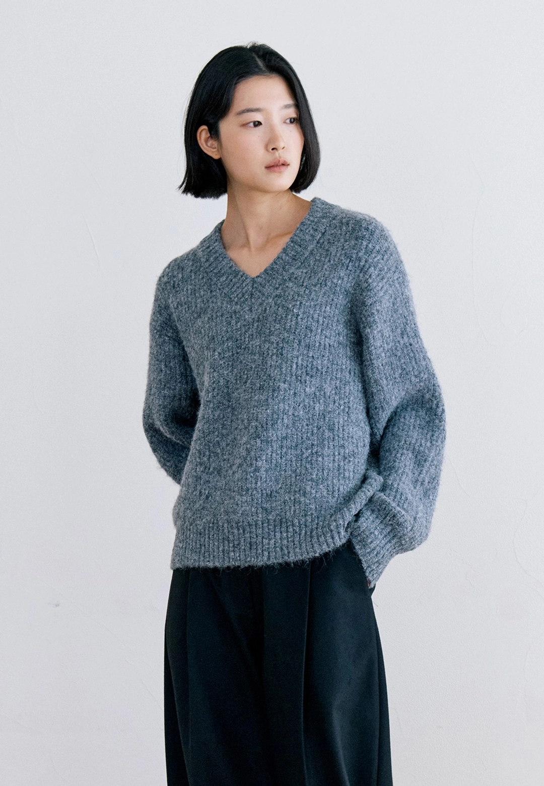 노티아 HAIRY V-NECK PULLOVER - CHARCOAL 상품 이미지 2