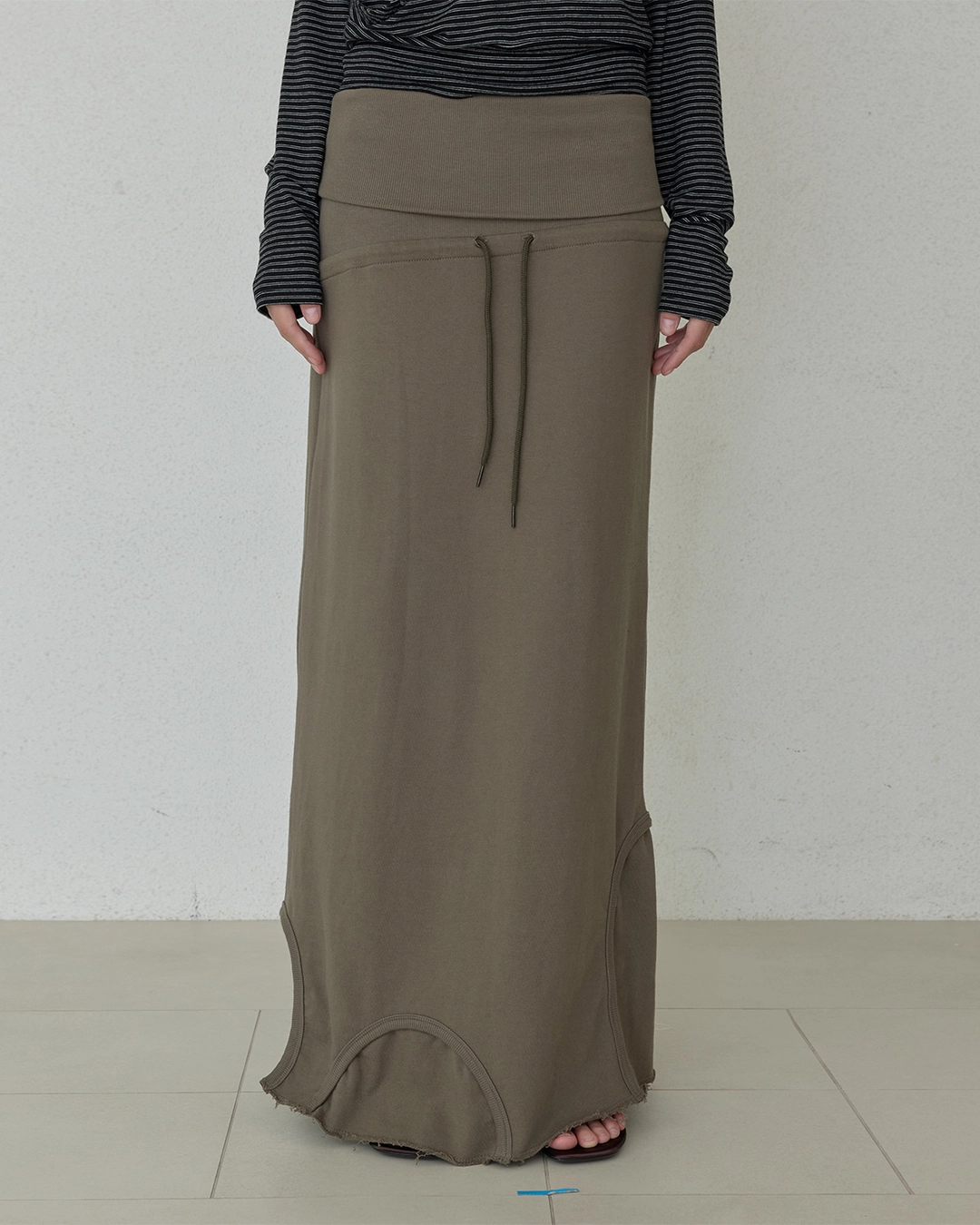 오데스 FOLD OVER JERSEY SKIRTS - KHAKI 상품 이미지 2