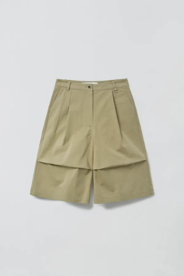 PIN TUCK BERMUDA PANTS_BEIGE