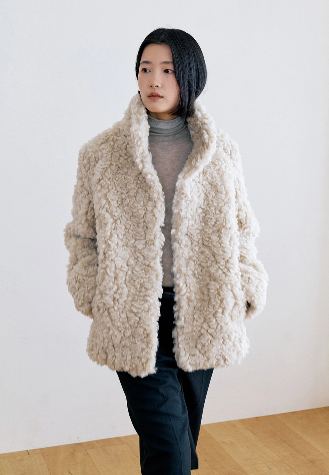 노티아 SHEARLING HIGH NECK FUR JACKET - BEIGE 상품 이미지 2