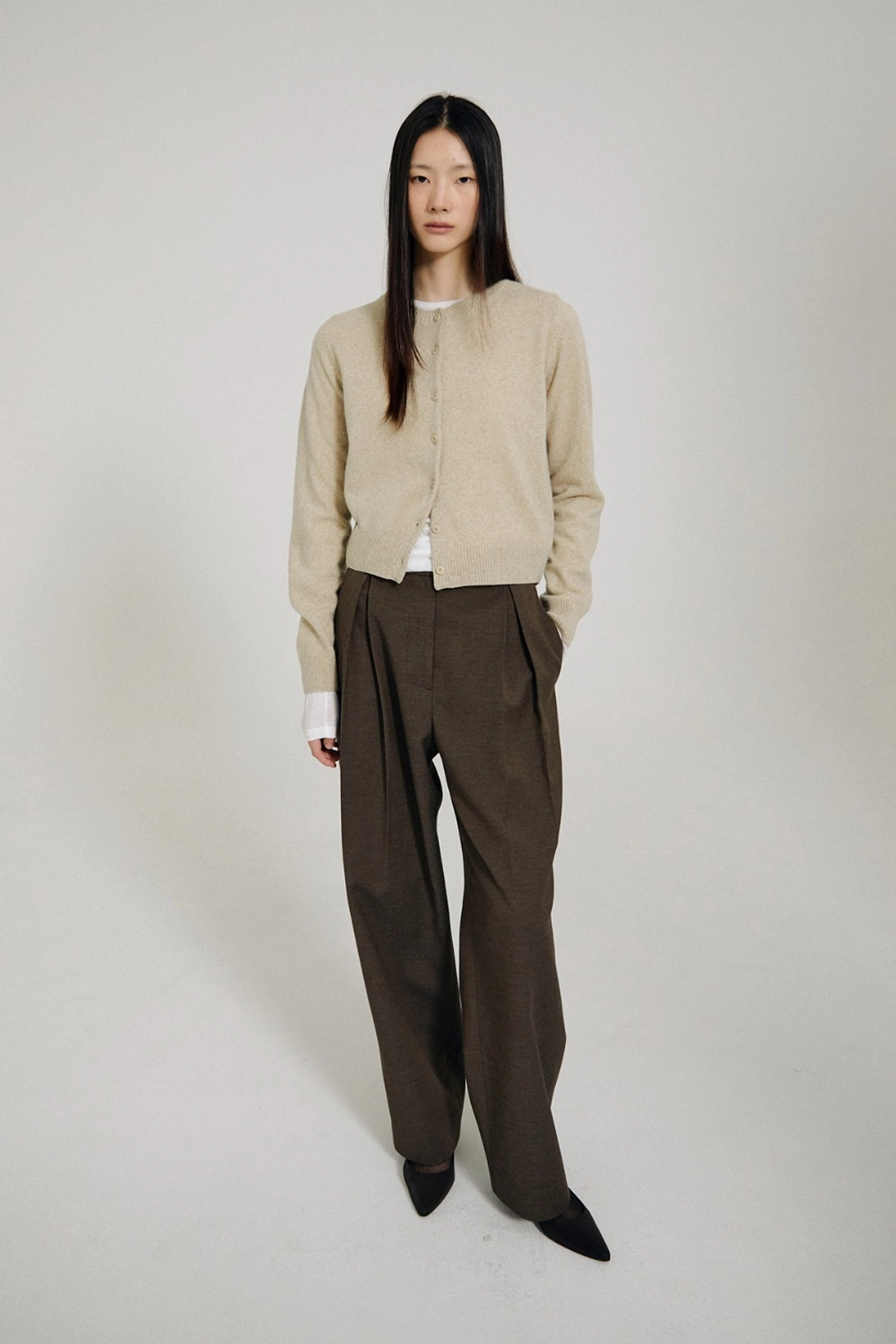 수아마르 Pever Inverted Tuck Slacks (Brown) 상품 이미지 1