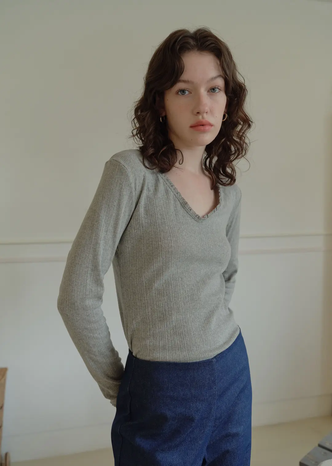 온무드 Race V-neck long sleeve - Gray 상품 이미지 1