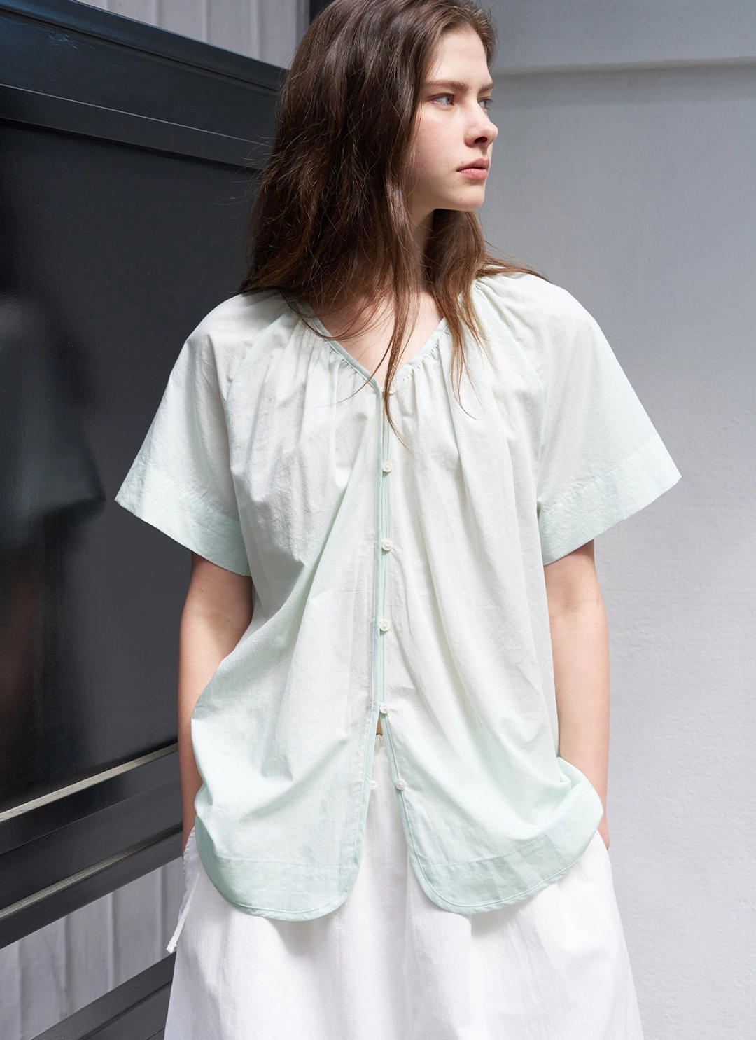 르닐 Thea V-neck Shirring Blouse (Pale Mint) 상품 이미지 1
