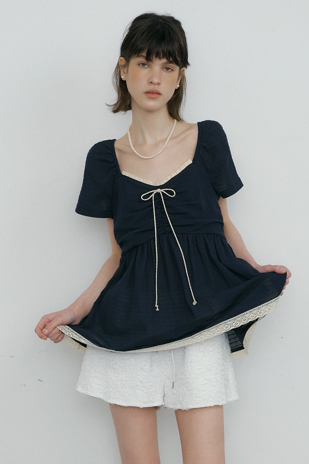 모어댄라이크 SOPHIE RIBBON BLOUSE - NAVY 상품 이미지 1