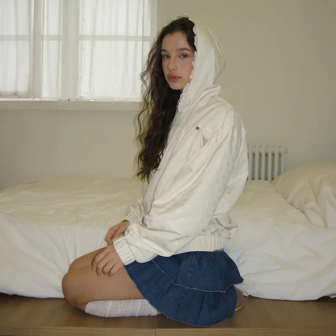론론 DOT PENDANT FRILL HOODIE WIND JUMPER IVORY 상품 이미지 2
