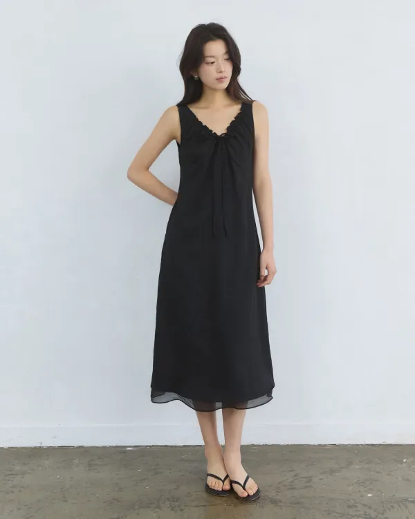Embo flower pattern shirring ribbon dress - black