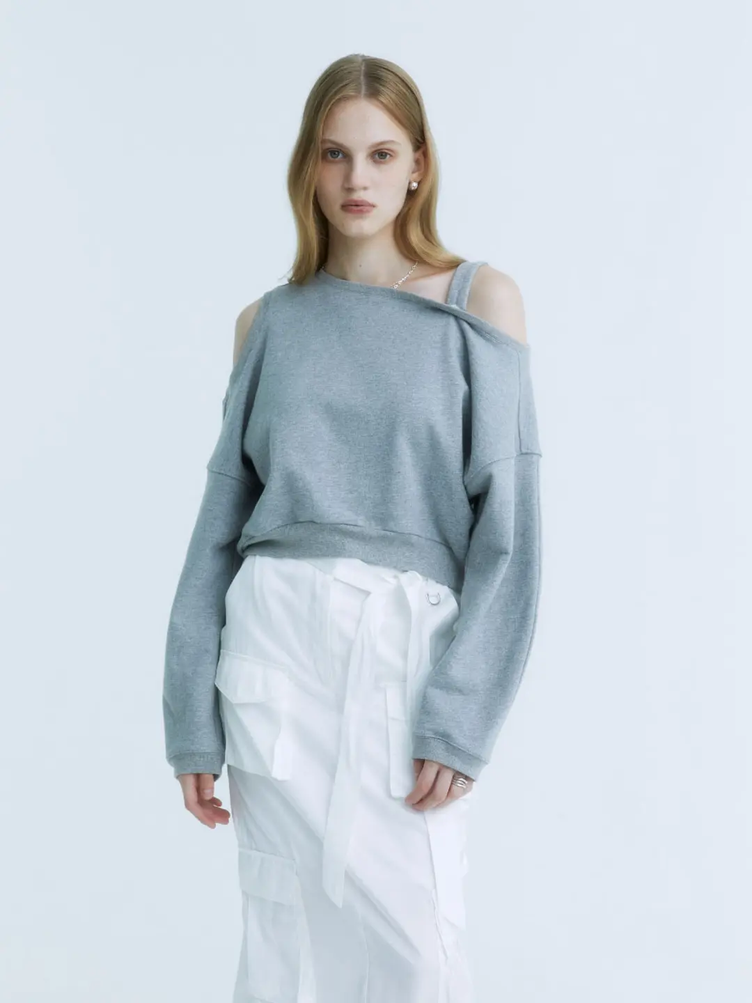 뮤제 LOURMEL Unbalanced Cut-Out Off-Shoulder Sweatshirt_Gray 상품 이미지 2