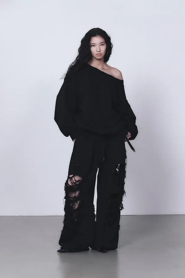 Scratch Damage Boat Neck Sweat Shirt [ Black ]