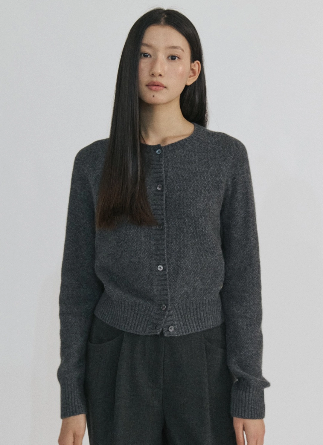 스텝어라운드 Soft Texture Raglan Knit Cardigan_CHARCOAL 상품 이미지 2