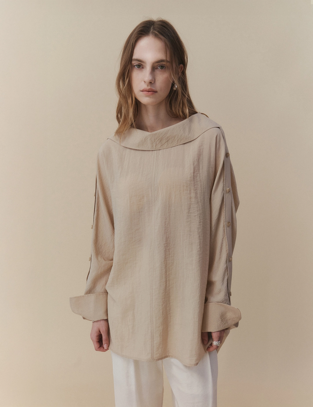 노미나떼 Aria Button Blouse (Beige) 상품 이미지 1