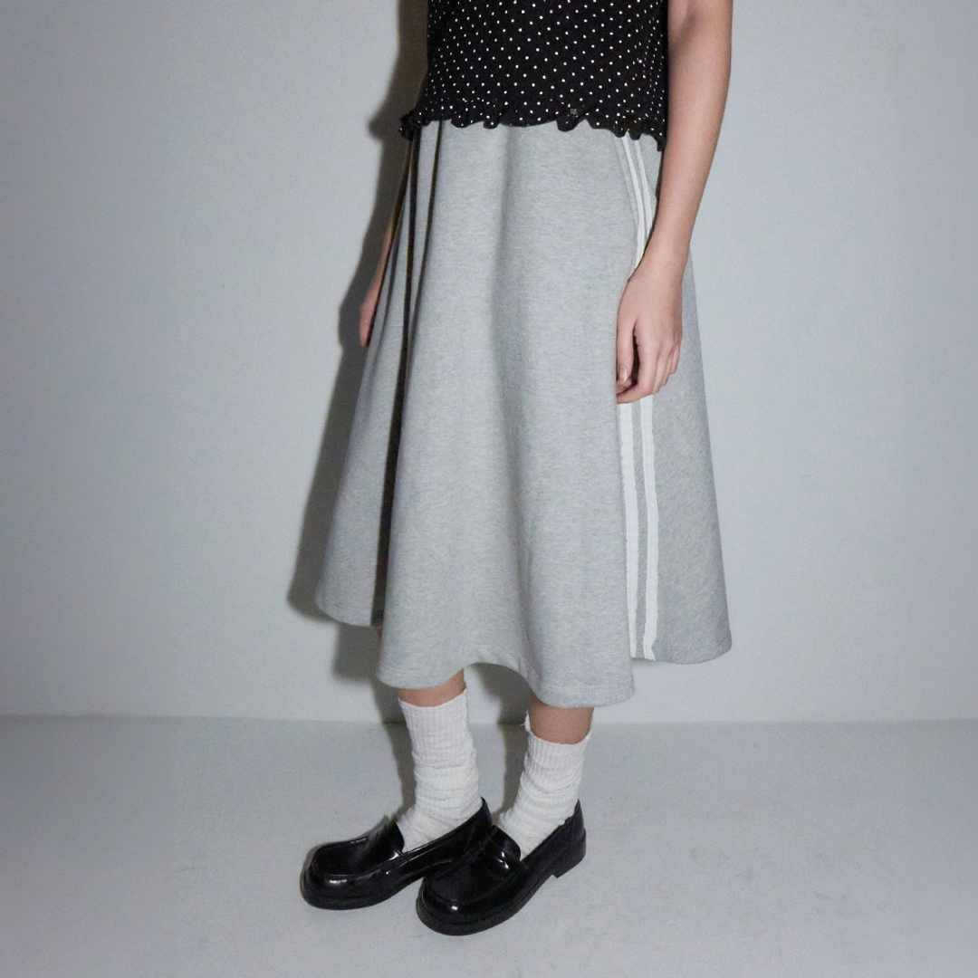 론론 HEART PENDANT LACE TRACK LINE FLARE MAXI SKIRT GREY 상품 이미지 2