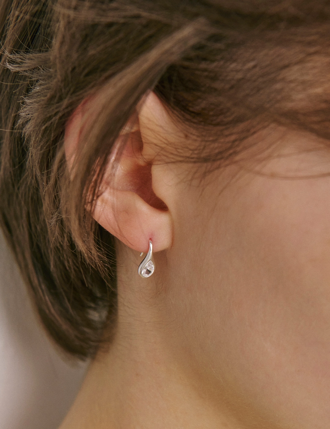 에뜨리브 Petite Drop Hook Earrings 상품 이미지 3