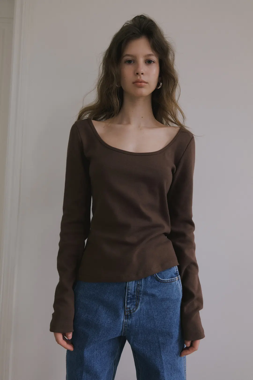 오버듀플레어 SCOOP NECK T-SHIRT_BROWN 상품 이미지 2