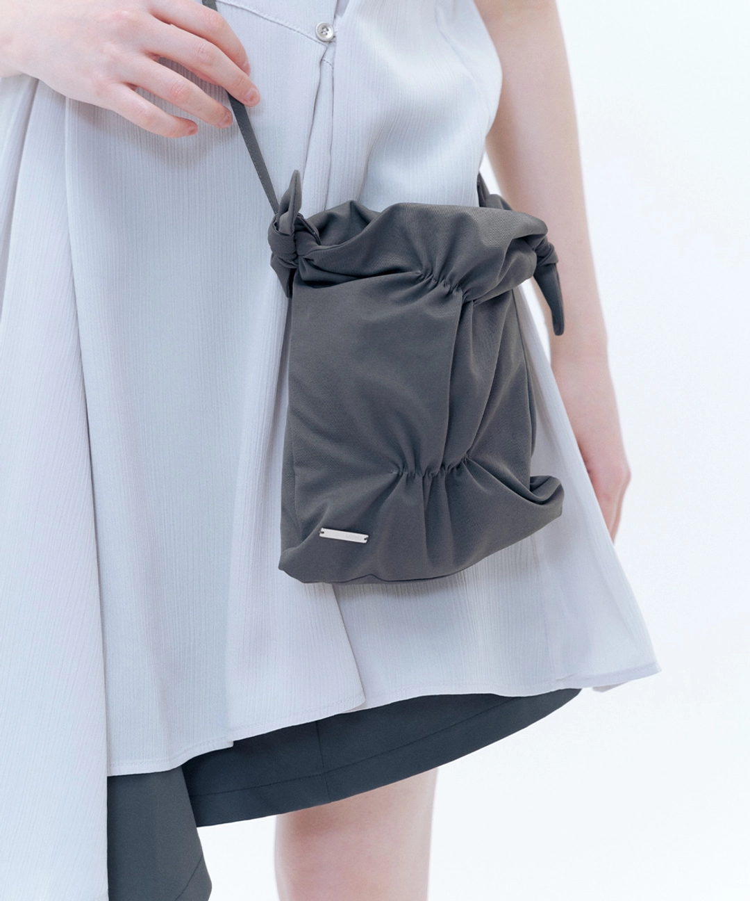 미세키서울 Shirring mini cross bag CHARCOAL 상품 이미지 2