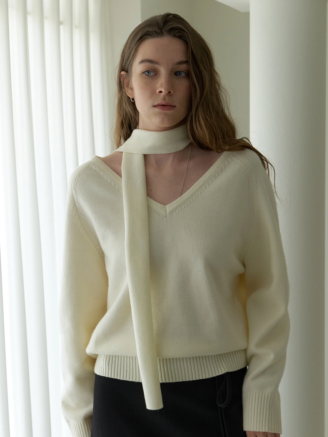 어몽 A V-NECK OVERSIZED MUFFLER  KNIT SET_IVORY 상품 이미지 2
