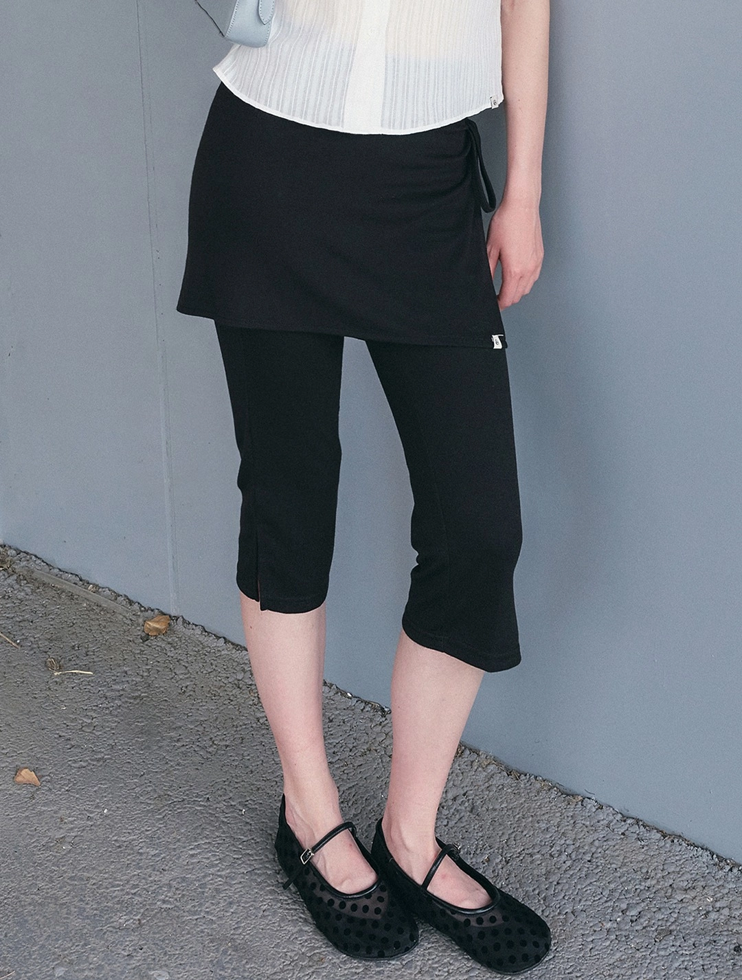 로에일 Capri wrap skirt pants_Black 상품 이미지 1