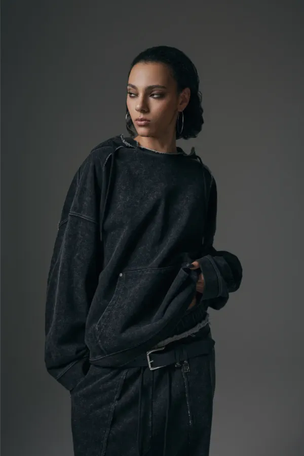 Stone Washing Vertical Logo Sweat Hoodie [ Black ]