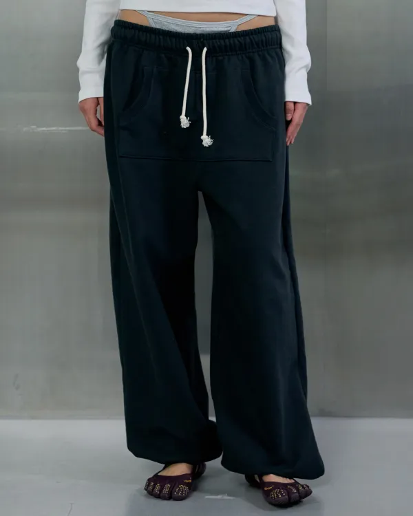 [9/11 예약 출고] FRONT POUCH POCKET SWEAT PANTS - CHARCOAL
