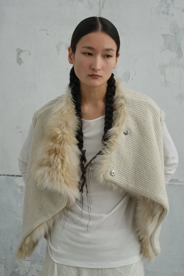 [예약배송] Faux Fur-Knit Reversible Vest (cream)