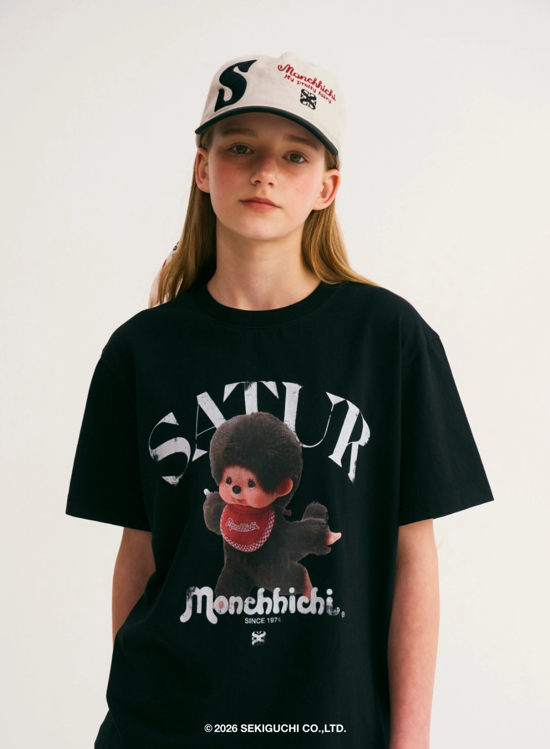 세터 Satur X Monchhichi Arch Logo T-Shirt - Black 상품 이미지 2