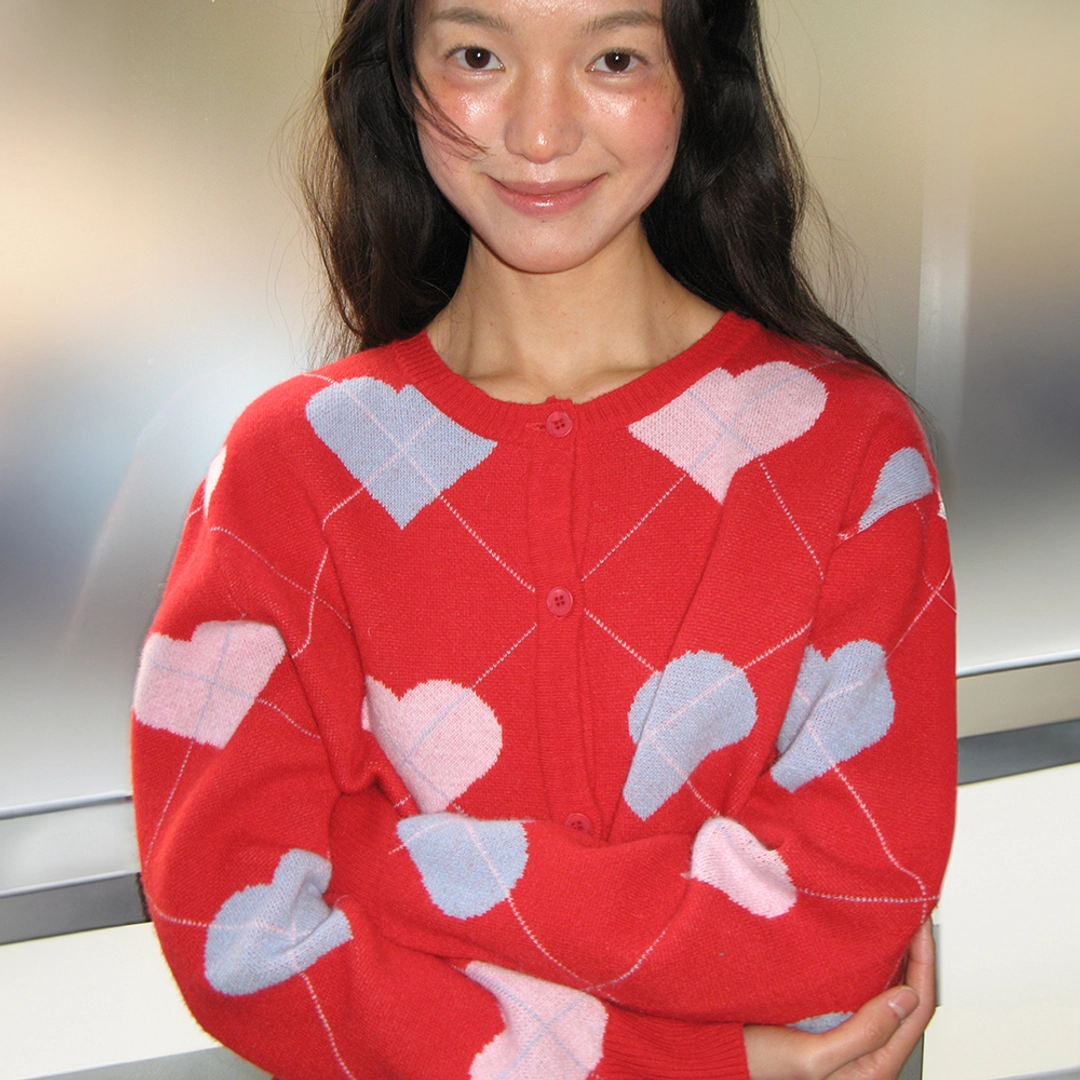 론론 HEART ARGYLE BASIC KNIT CARDIGAN RED 상품 이미지 2