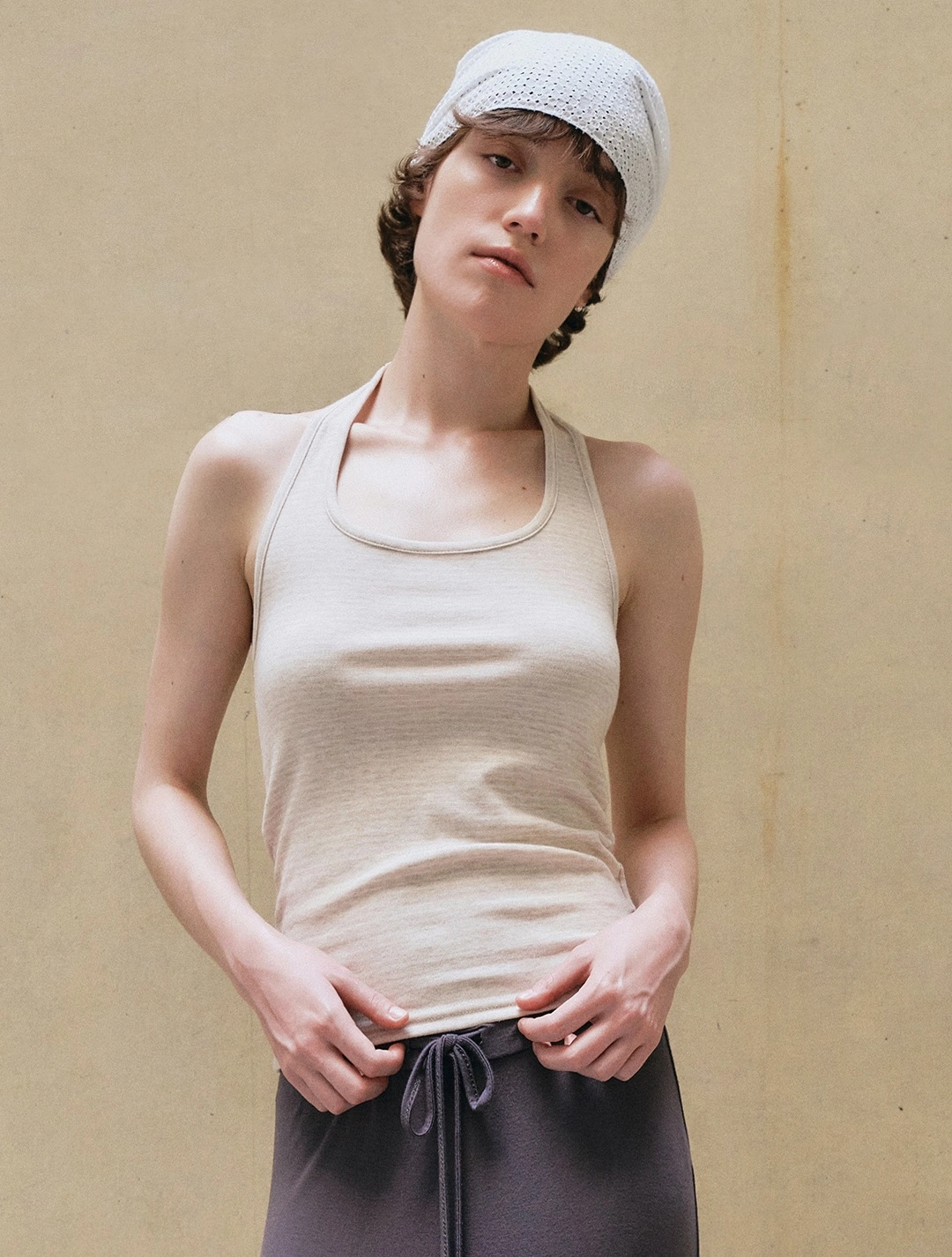 로에일 Fine stripe halter sleeveless top_Light beige 상품 이미지 1