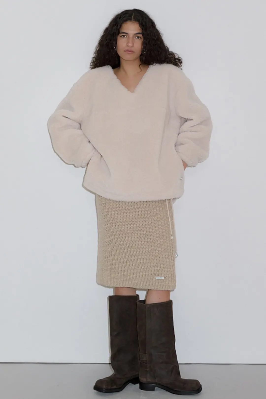 오버듀플레어 FLEECE V NECK MTM 상품 이미지 2