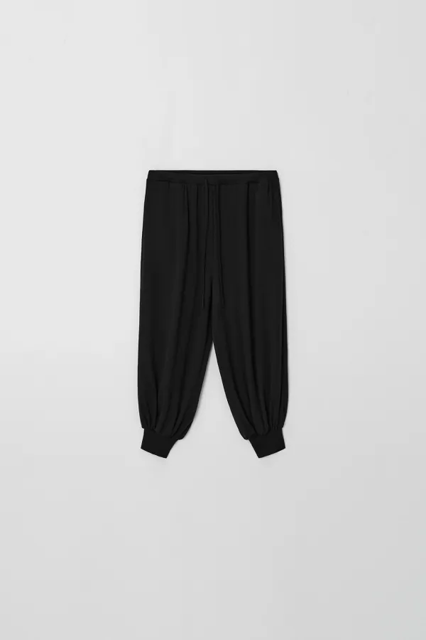Mid-Calf Jogger Pants (black)