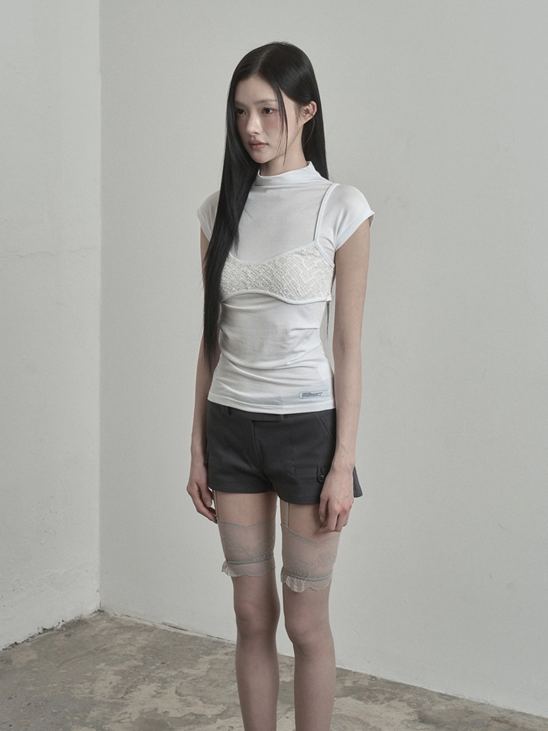 이네기 [2nd Reorder] Lace Bustier Half Neck Top (white) 상품 이미지 2