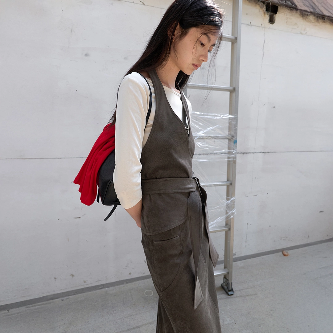아뜰리에 나인 (VT-0287)HAVN SET-UP HALTER NECK VELVET WRAP VEST 상품 이미지 1