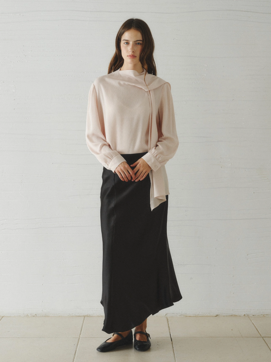 르니나 ALOHA unbalanced satin long skirt_black 상품 이미지 2