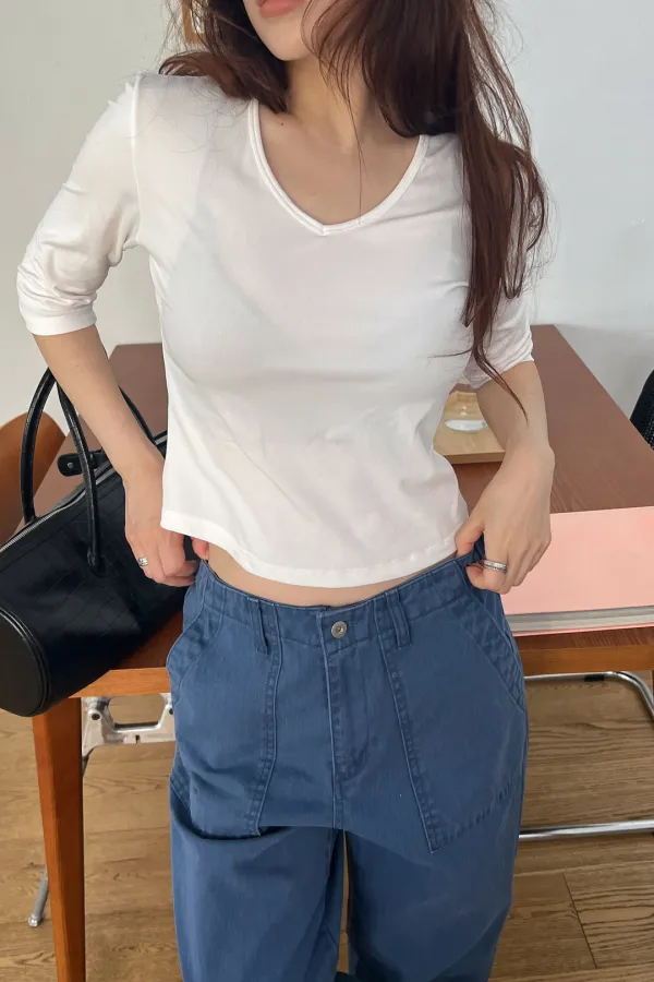 Mona V-Neck Tee (white)