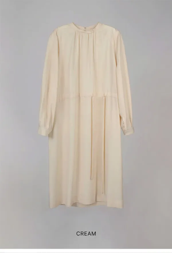 HALF NECK SHIRRING DRESS_CREAM