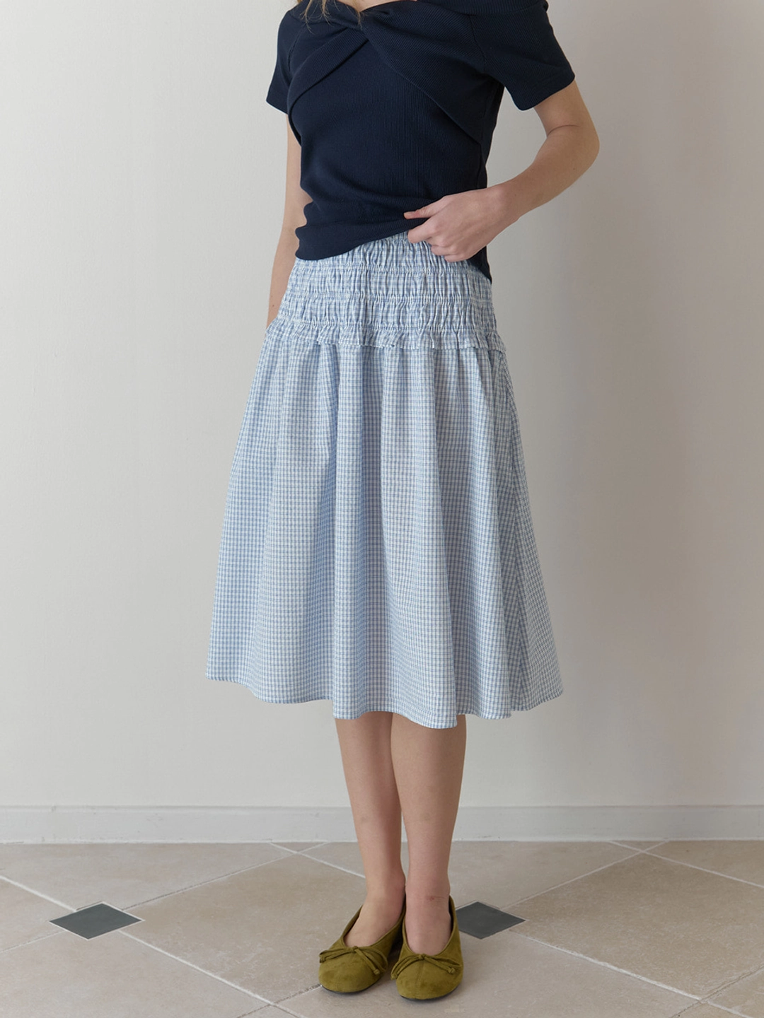 어몽 A CHECK SMOCKING SKIRT_WHITE 상품 이미지 1