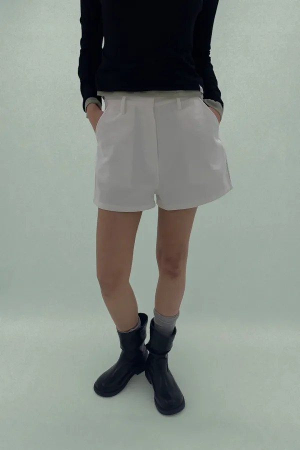 Navi shorts / White