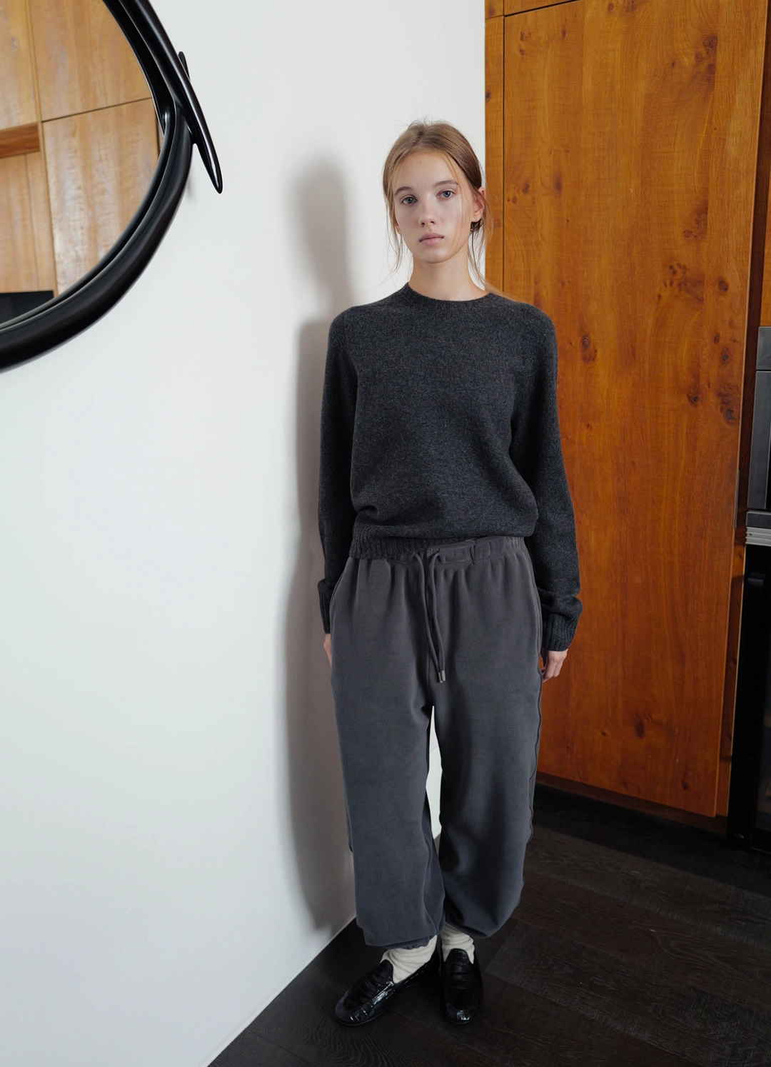 페블엠 Park Wholegarment Round Knit - Charcoal (10월 중순 순차배송) 상품 이미지 2