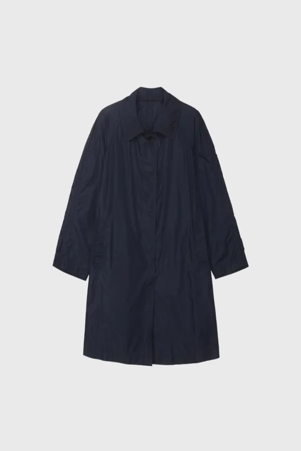 Light vinyl trench coat (dark navy / beige)