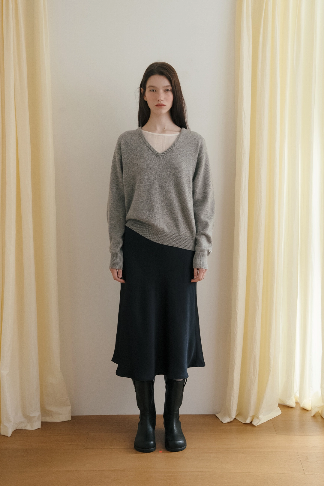 샤드라마 SATIN SEMI-FLARE SKIRT [NAVY] - Chat de Lama 상품 이미지 2