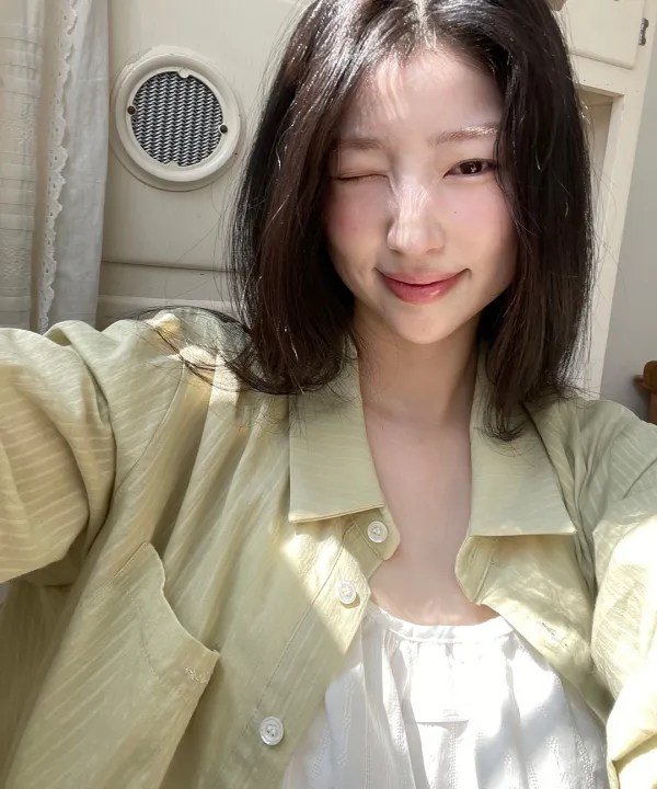 [가희Pick 세트할인] Letters Strap Shirring Dress ( White ) + Letters Sheer Stripe Shirt ( Olive )