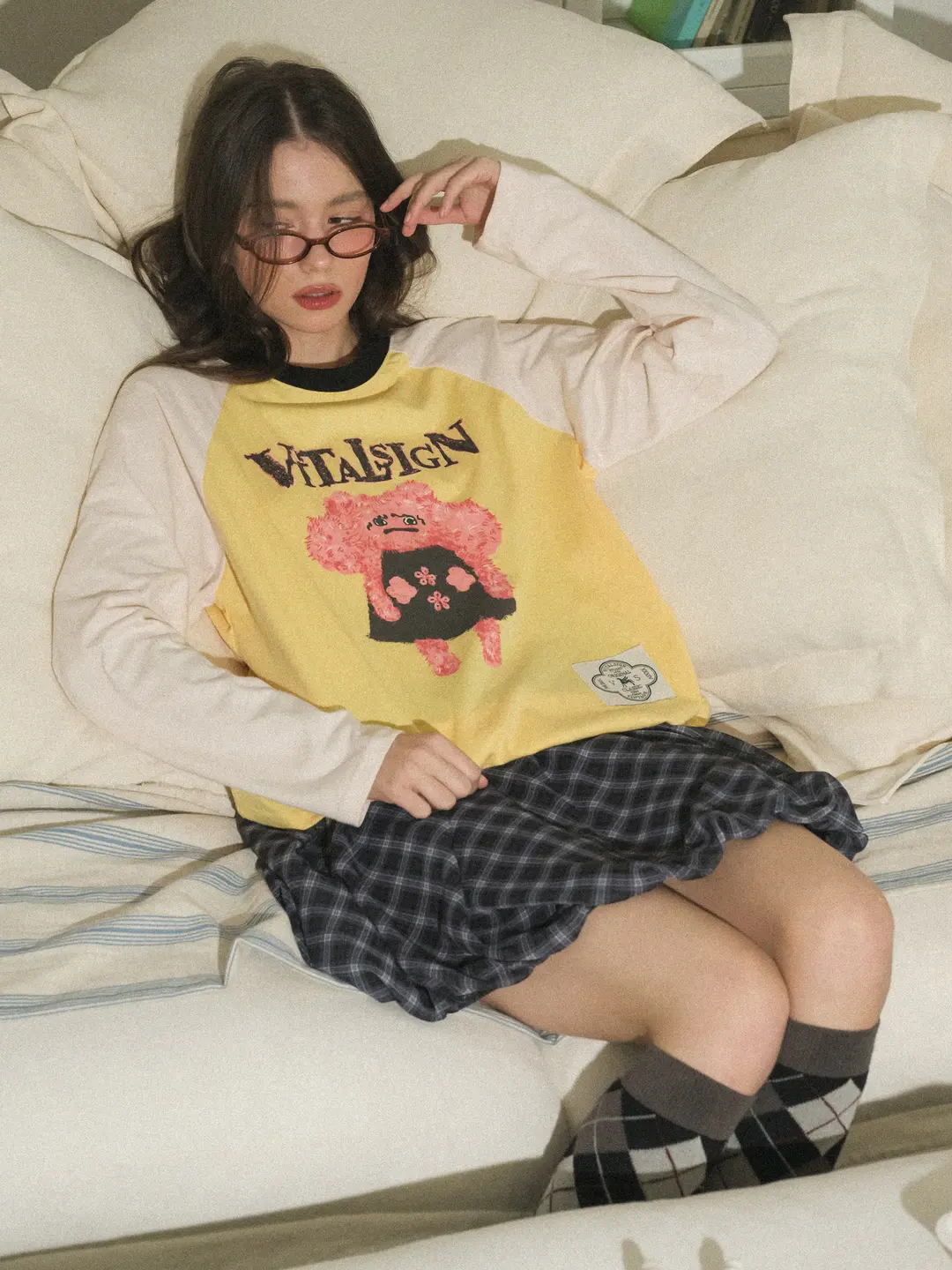 바이탈싸인 [LINE] 핑크 몬스터 배색 라그랑 티셔츠 (Yellow&Ivory) 상품 이미지 1