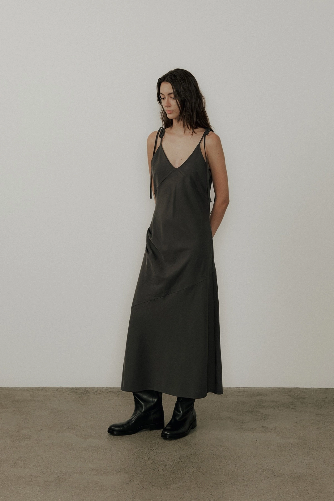 더릴 [2nd] Shoulder Straps One-Piece_Charcoal 상품 이미지 2