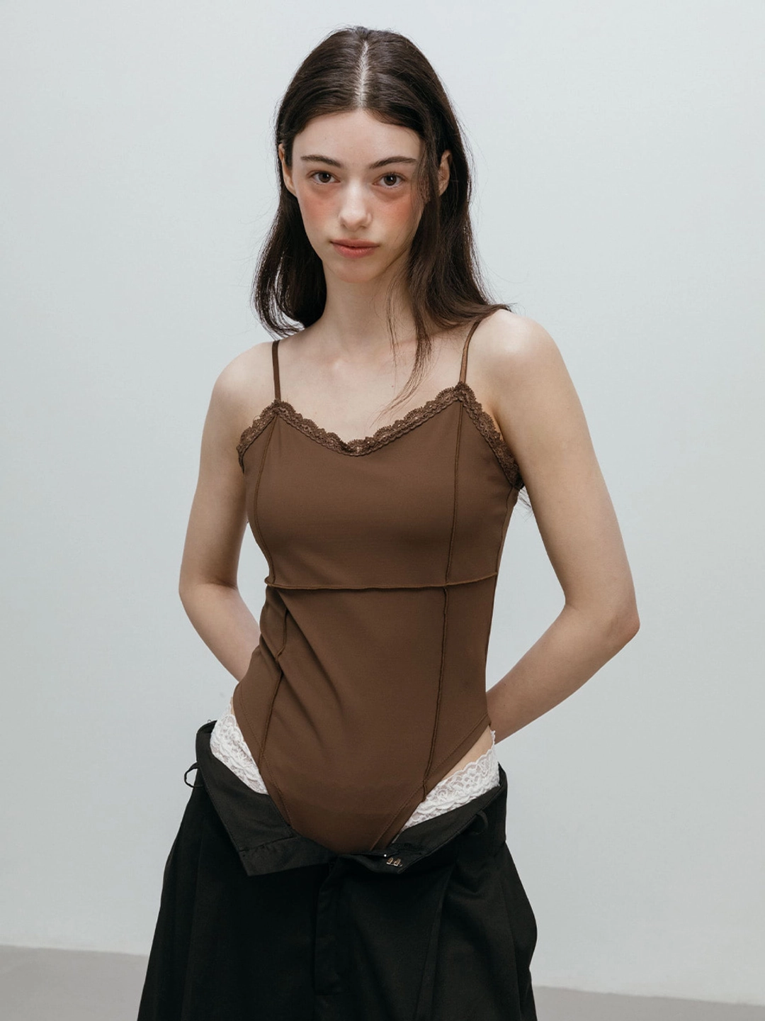 모이페어 LACE SLEEVELESS TOP / BROWN 상품 이미지 2
