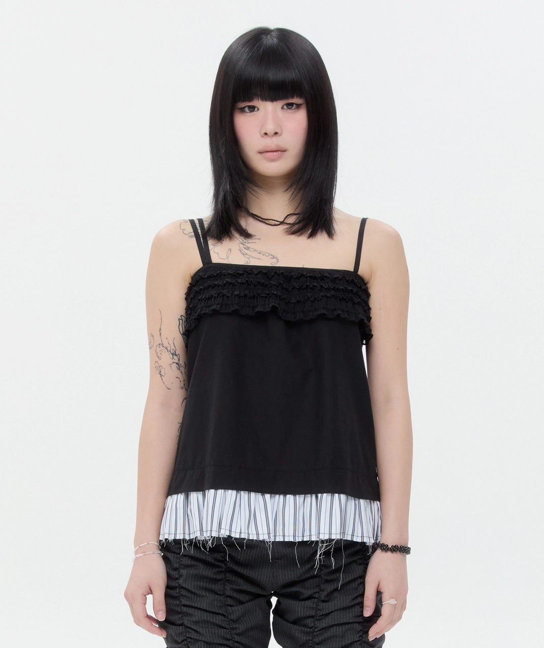 타입서비스 Layered Ruffle Strap Top [Black] 상품 이미지 1