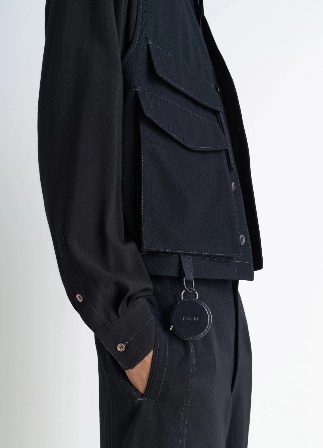 르메르 MOLDED TAPE NECKLACE IN LEATHER 상품 이미지 2