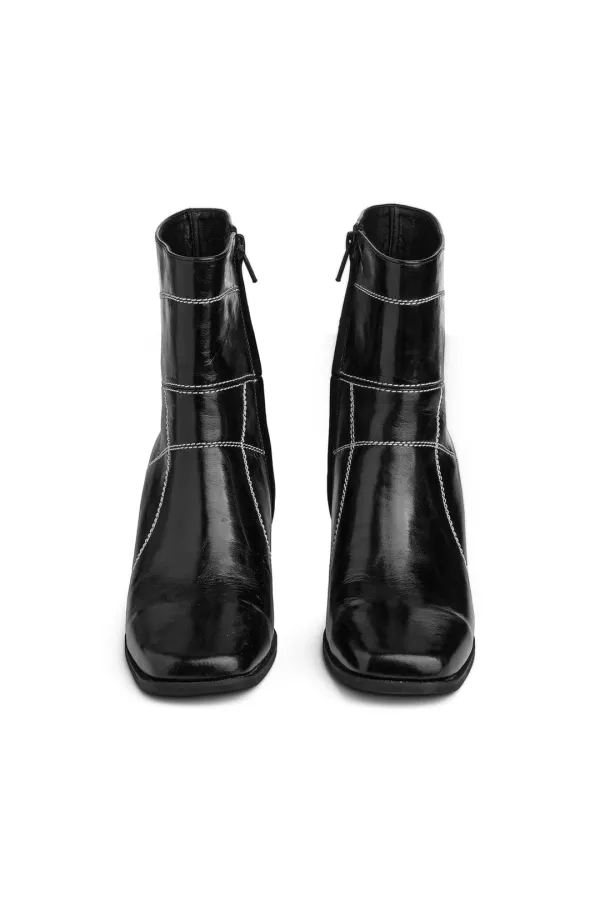 STITCH WEDGE BOOTS IN BLACK
