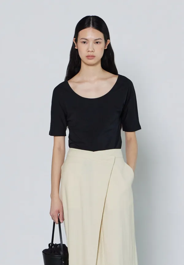 SLIM FIT U NECK T-SHIRTS - BLACK