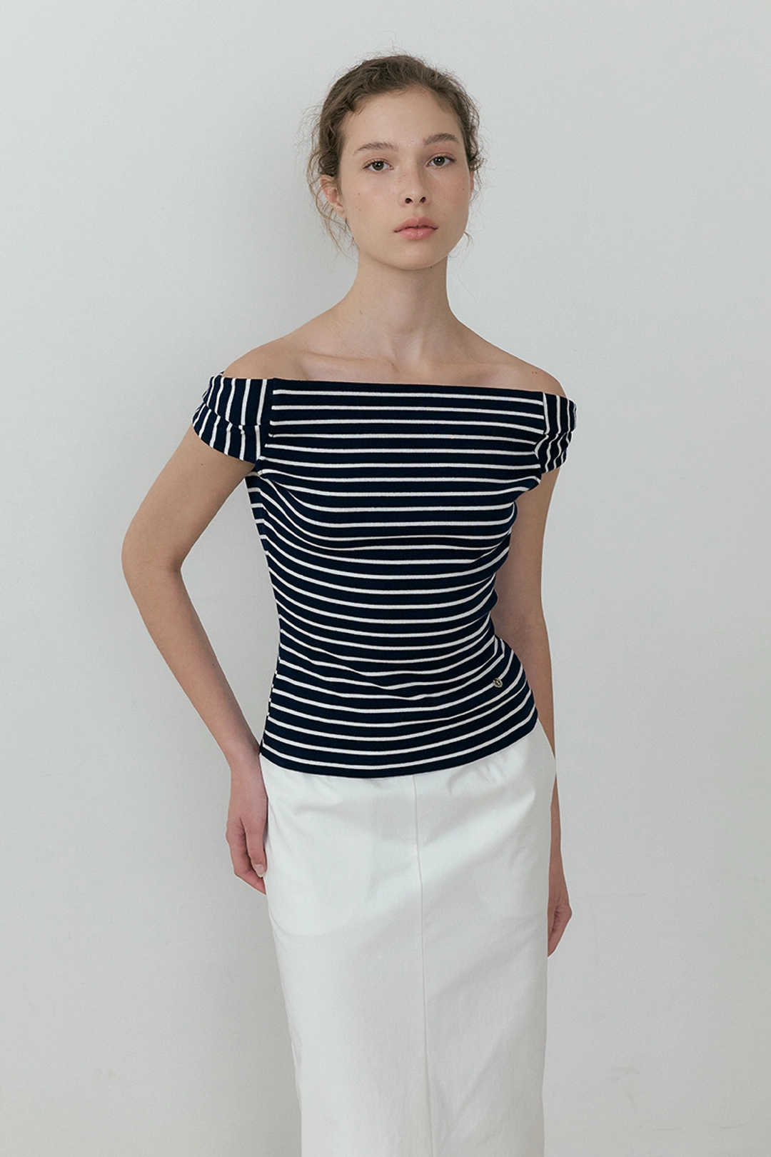 루시르주 [여름님 Pick] Twisted Stripe Off-shoulder top (navy) 상품 이미지 2