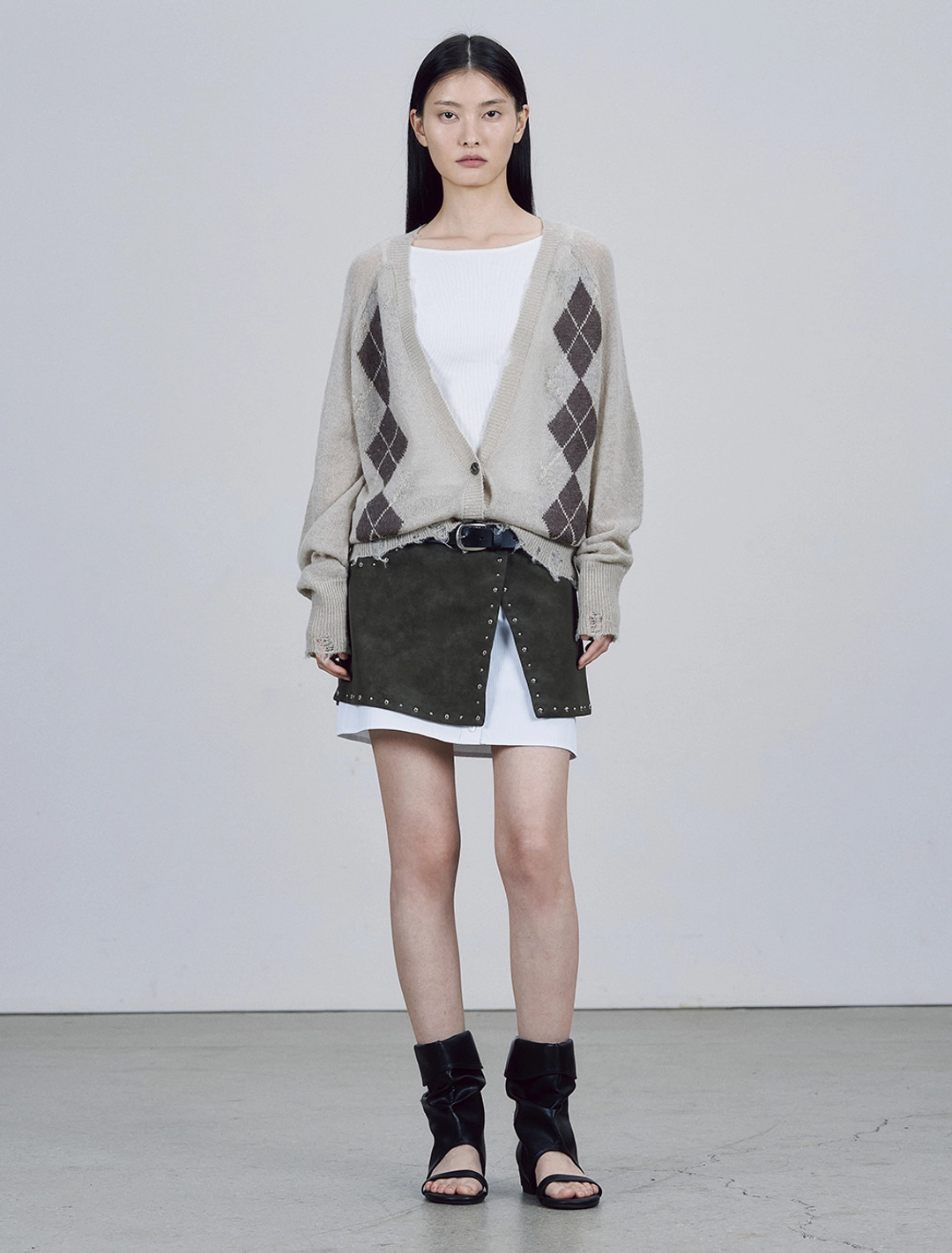 솔티페블 STUDDED SUEDE SKIRT [KHAKI] 상품 이미지 1
