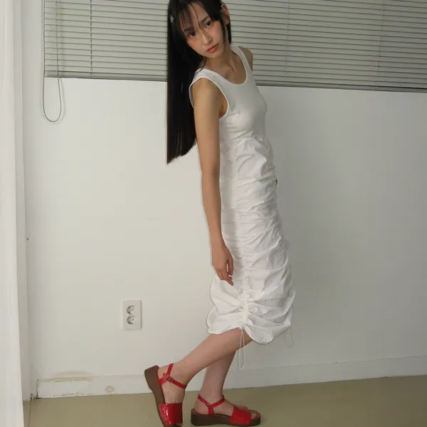 SLEEVELESS SHIRRING DRESS WHITE
