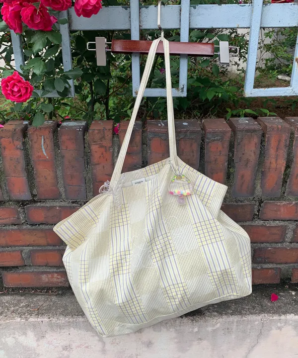 PATTERN LOGO SHOPPER YELLOW CHECK